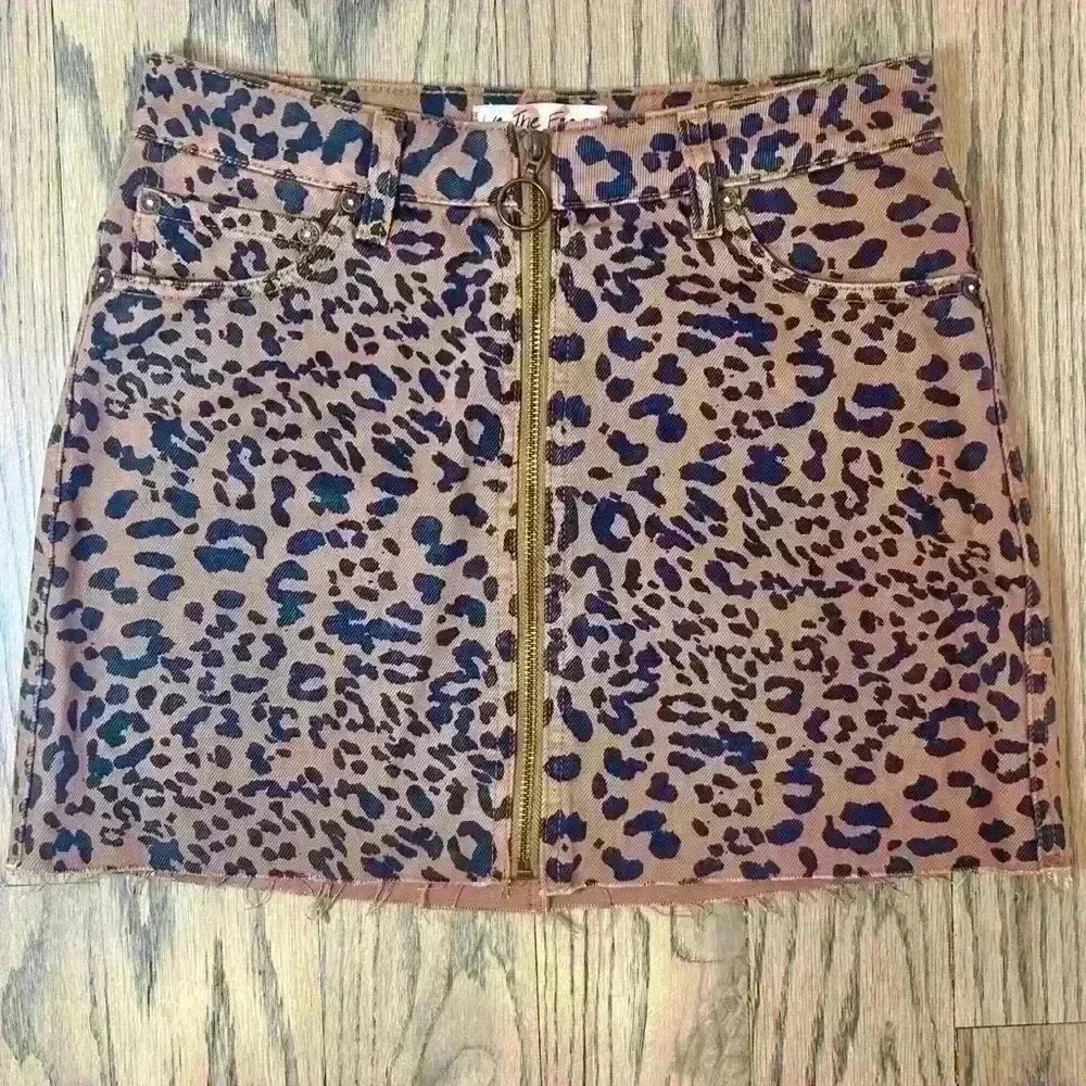 Free People We The Free Women's Zip It Up Leopard Printed Miniskirt Size 26 R - Picture 11 of 16